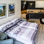 The Town Hall -welcome Apartment-free Outdoor Parking-ac קושיצה